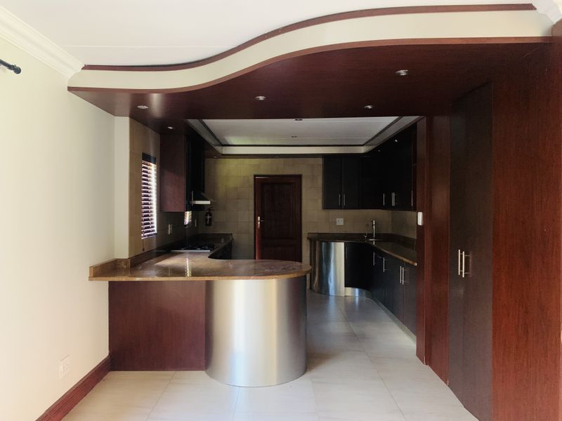 Secure Modern Living In Desired Suburb! - Photo 7