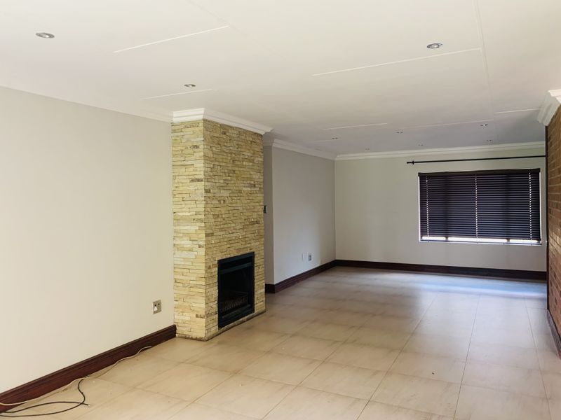 Secure Modern Living In Desired Suburb! - Photo 5