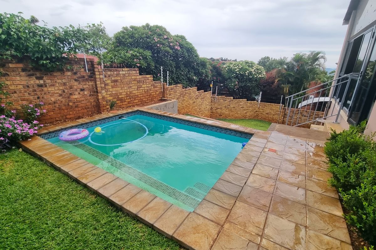 Charming 4-bedroom home in Cashan, Rustenburg—perfect for families seeking comfort and convenience! - Photo 3