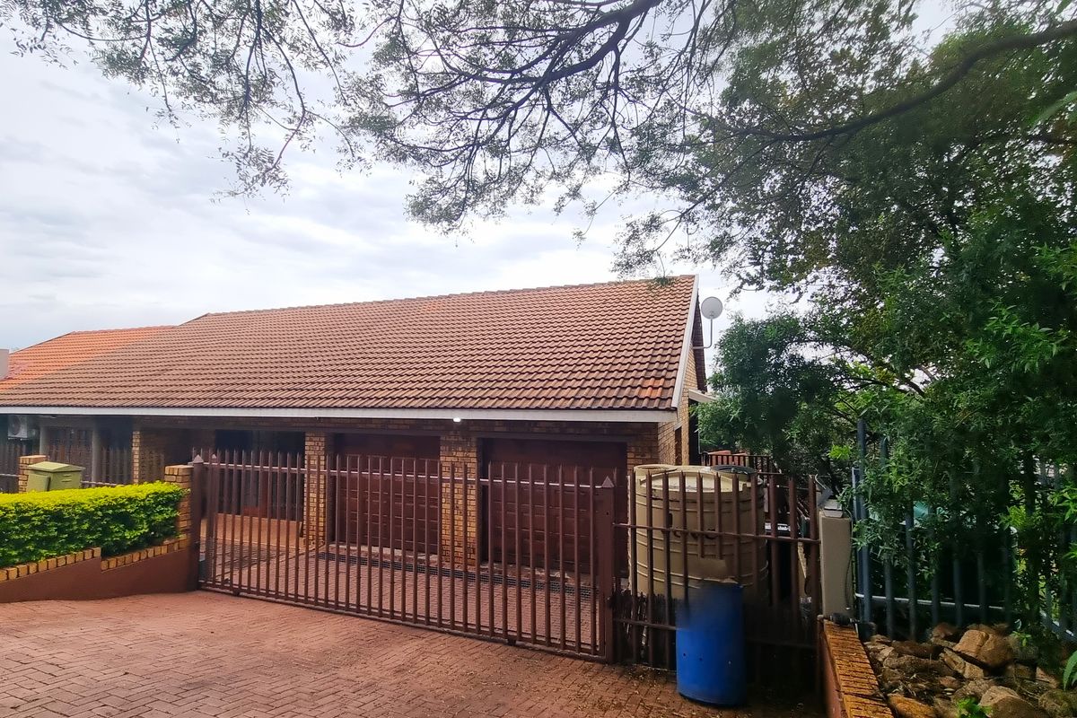 Charming 4-bedroom home in Cashan, Rustenburg—perfect for families seeking comfort and convenience! - Photo 5
