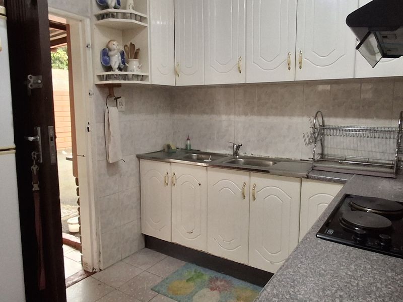 3 Bedroom Family Home - Photo 3