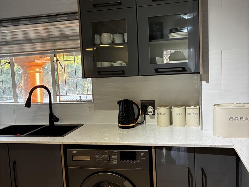 Show House condition modern for investing or quality stay in Ravensklip - Photo 3