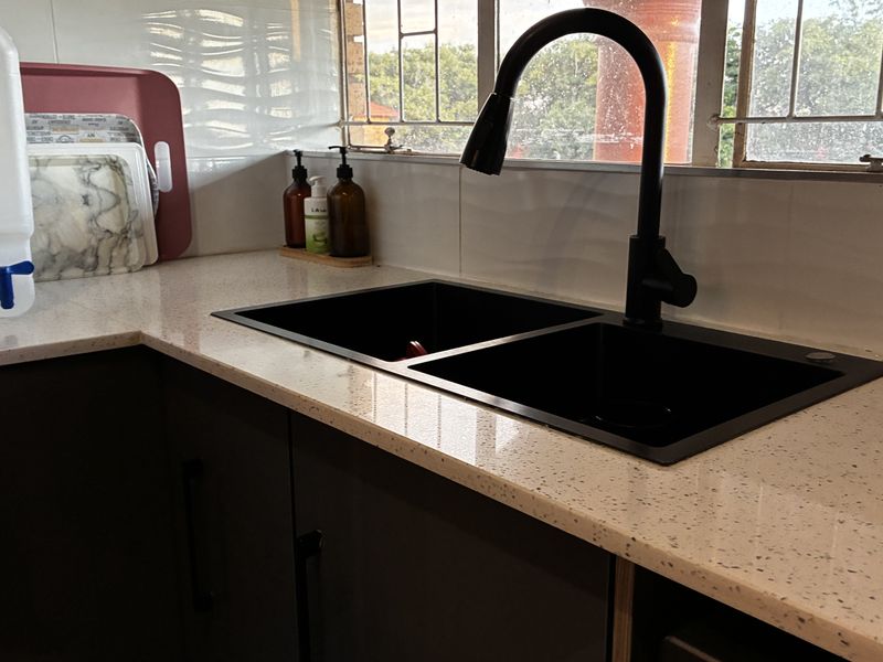 Show House condition modern for investing or quality stay in Ravensklip - Photo 5