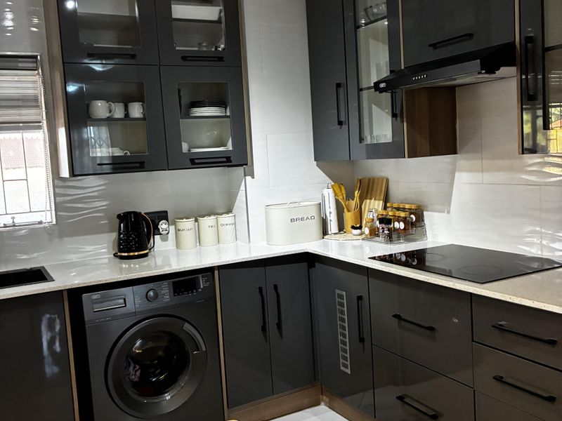 Show House condition modern for investing or quality stay in Ravensklip - Photo 6