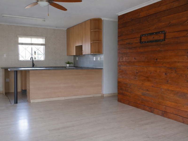 Warm Modern Family Home - Photo 5