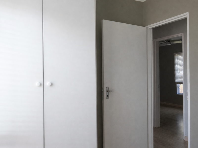 Warm Modern Family Home - Photo 9