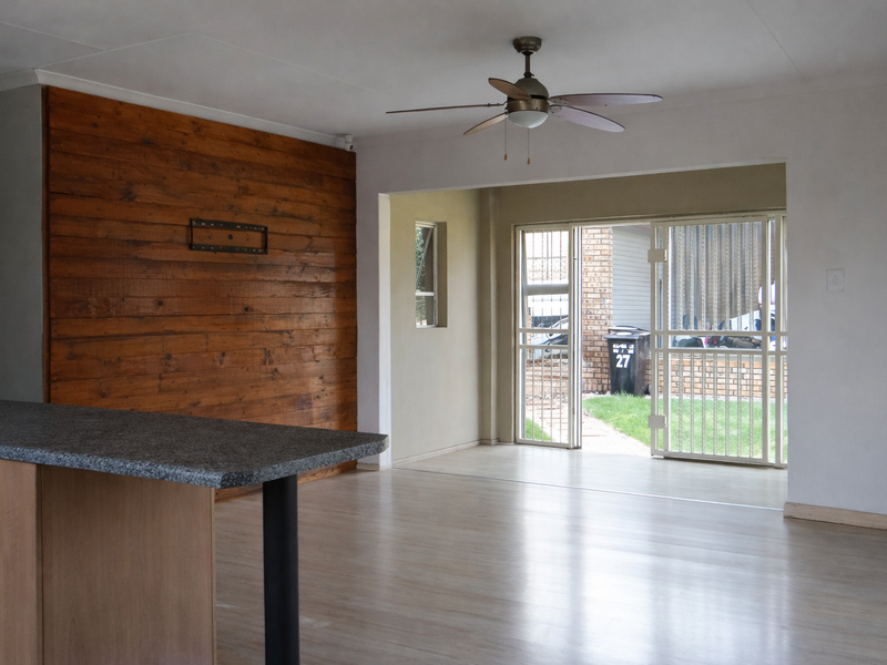 Warm Modern Family Home - Photo 6