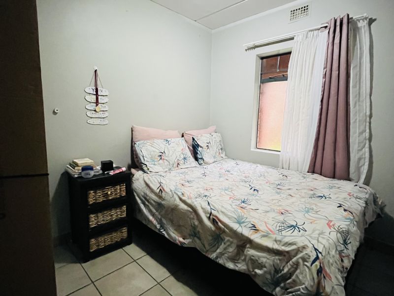 Charming ground floor 2 -Bedroom Apartment with private garden - Photo 4