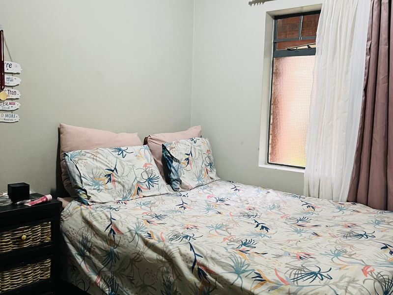 Charming ground floor 2 -Bedroom Apartment with private garden - Photo 6