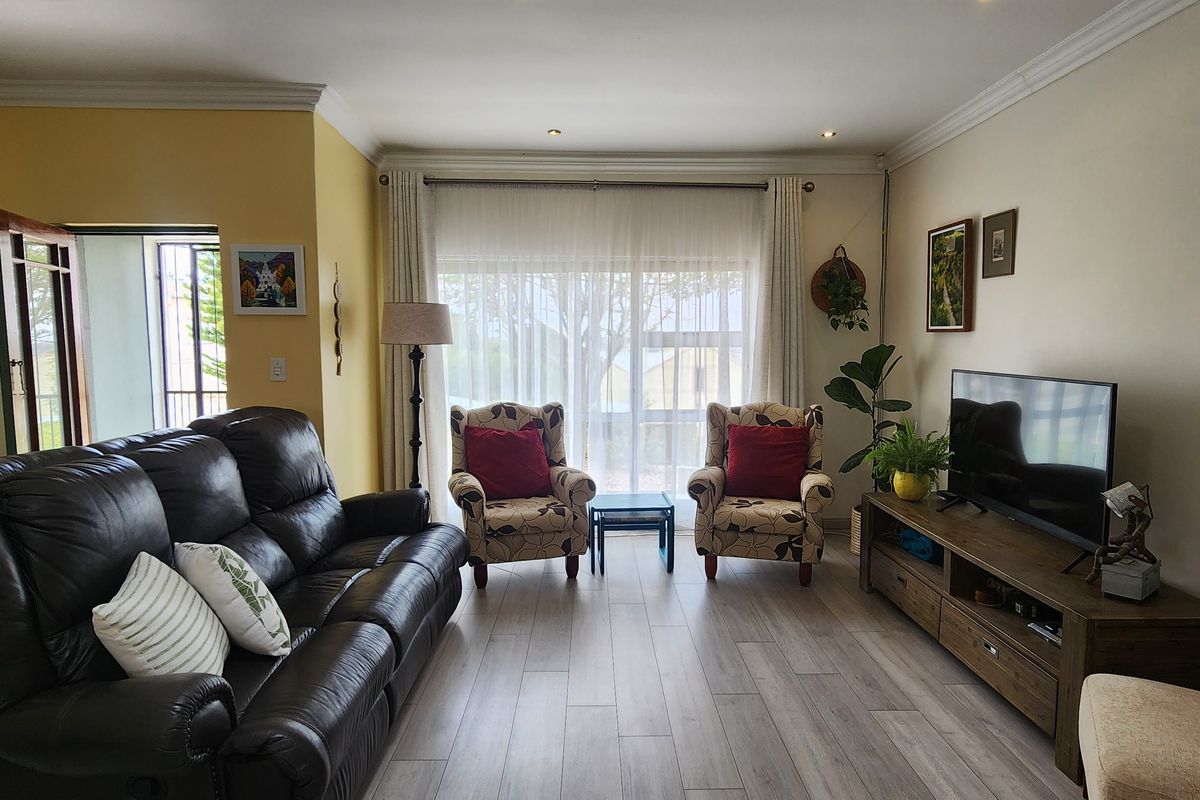 Immaculate 3 Bedroom Home in Sought-After Location with Views - Photo 4