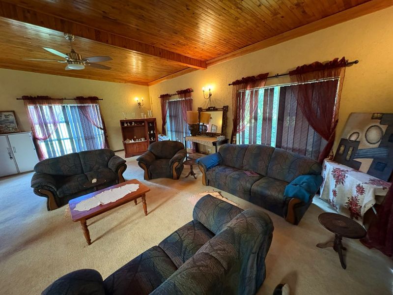 Prime Investment Property for Sale in Schuinshoogte - Photo 9