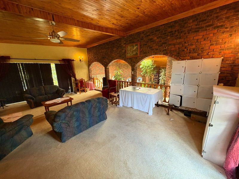 Prime Investment Property for Sale in Schuinshoogte - Photo 8