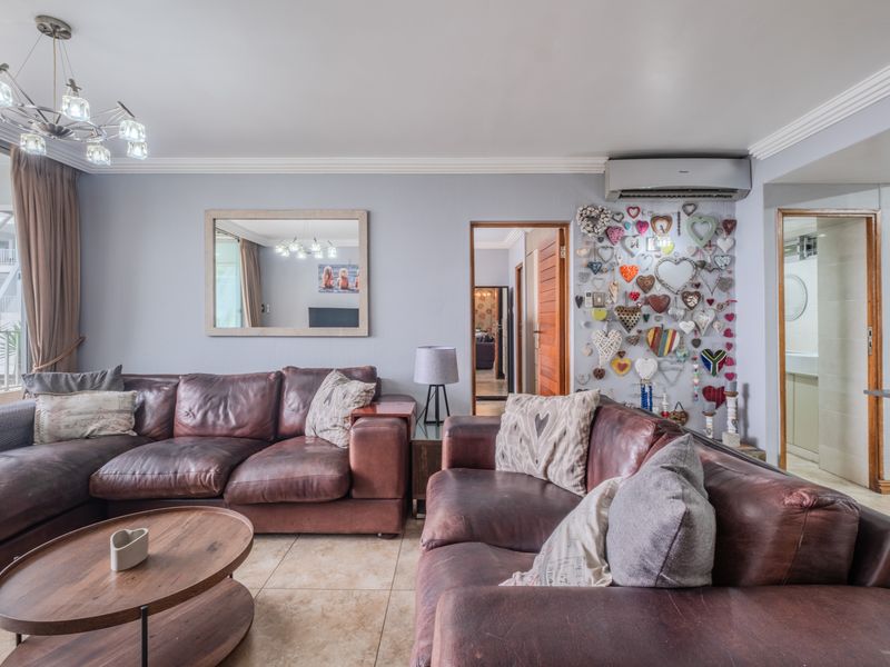 BREATHTAKING UNIT! - Photo 4