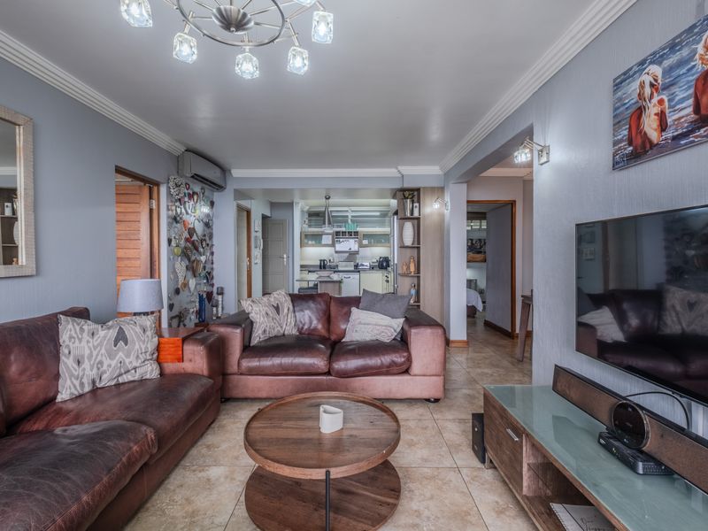 BREATHTAKING UNIT! - Photo 5