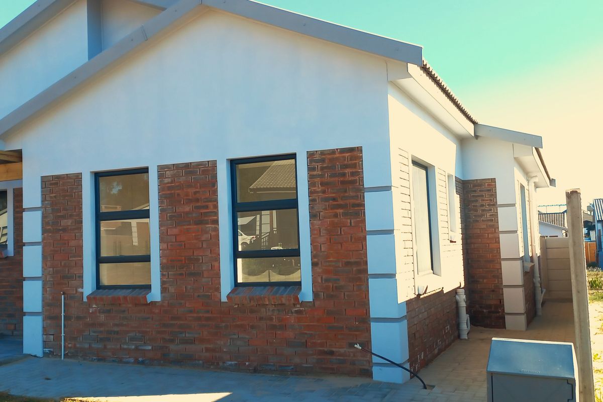 3 Bedroom House for sale in Albertinia - Photo 2