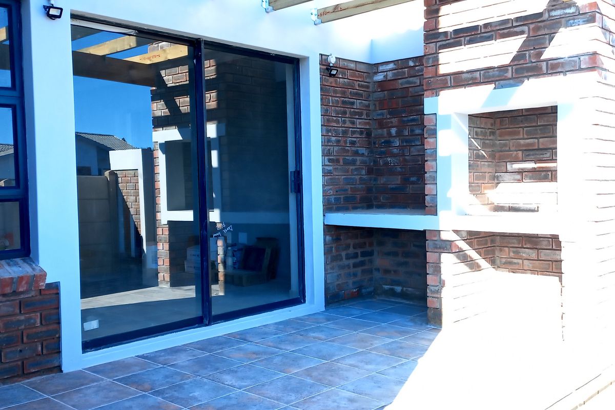 3 Bedroom House for sale in Albertinia - Photo 3