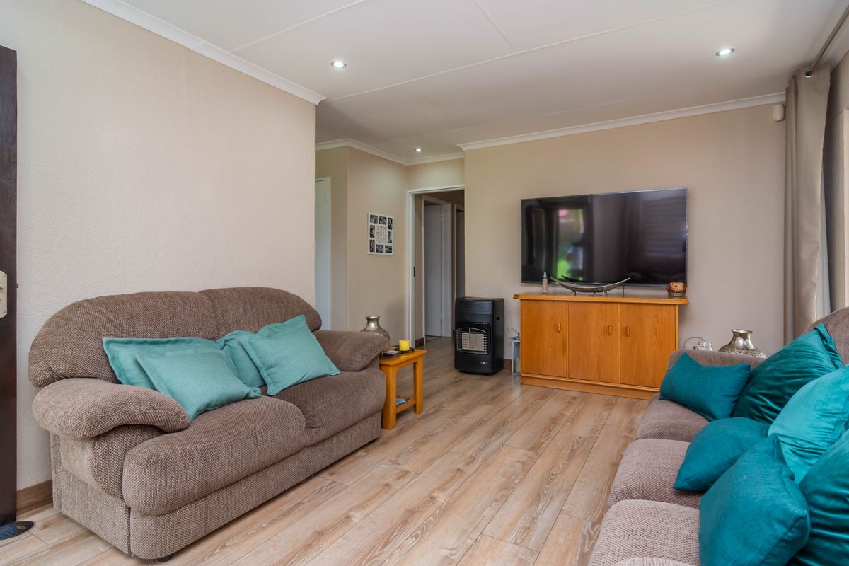 Neat as a Pin – Move Right In! - Photo 3