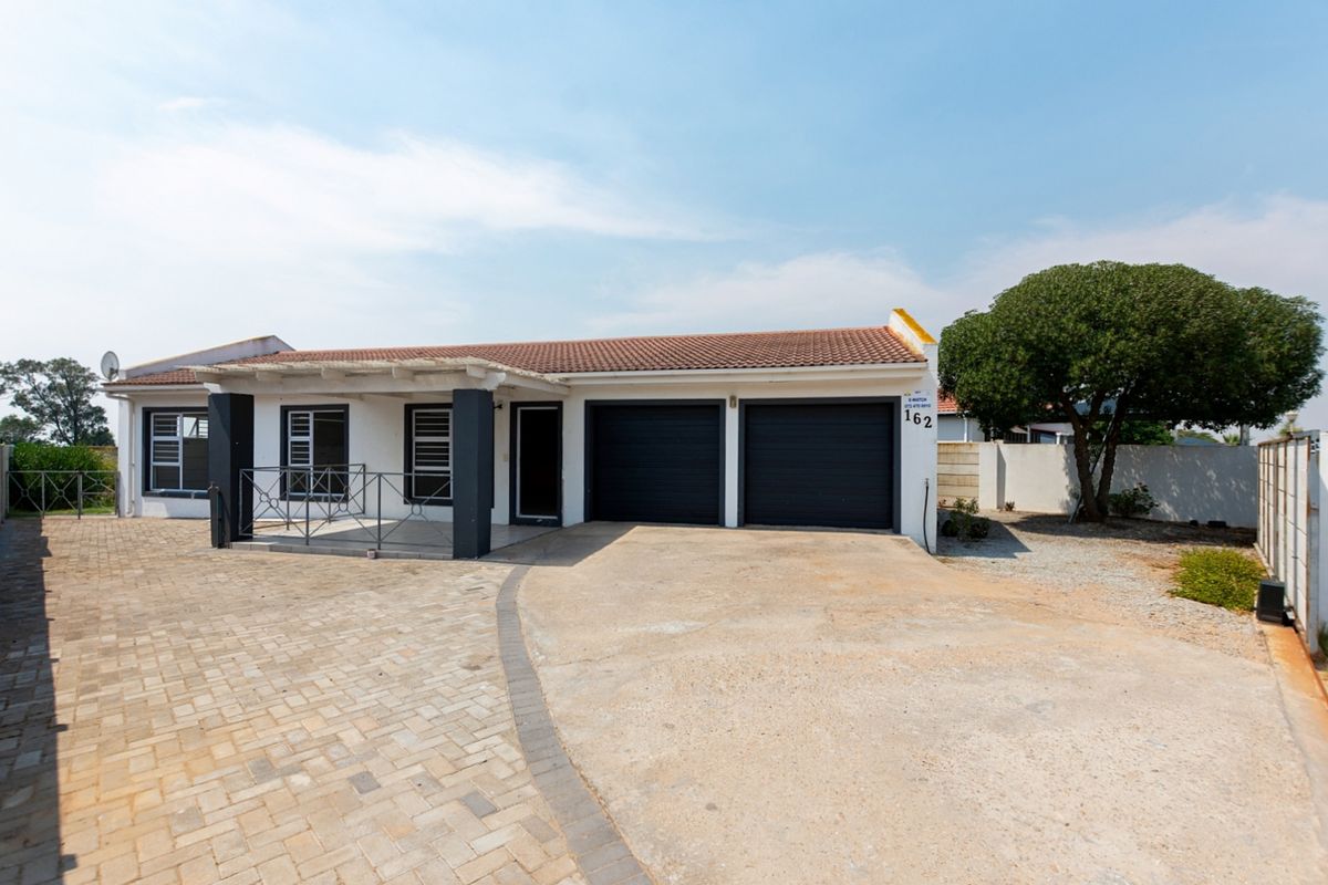 Embrace Tranquil Coastal Living in Port Owen! - Photo 2