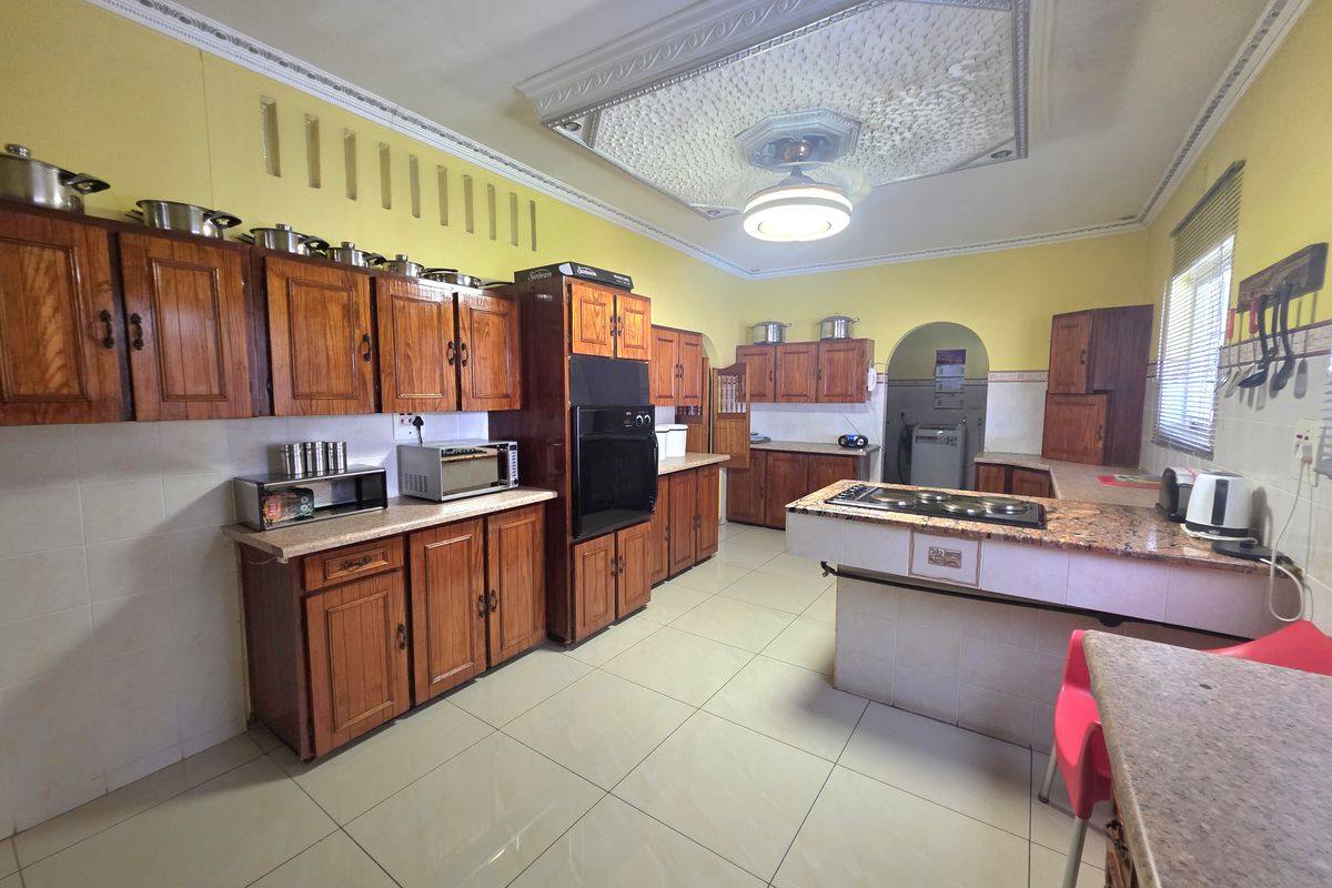 4 bedroom House - Photo 3