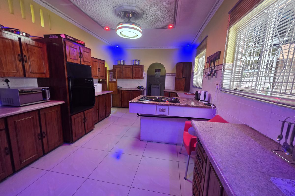 4 bedroom House - Photo 4