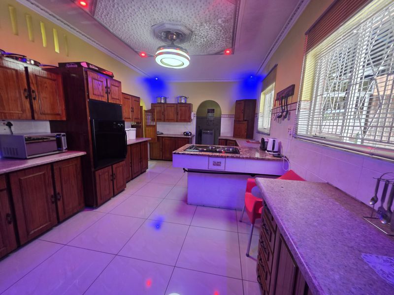 4 bedroom House - Photo 4