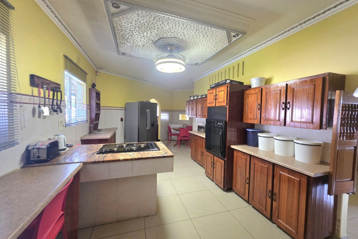 4 bedroom House - Photo 2