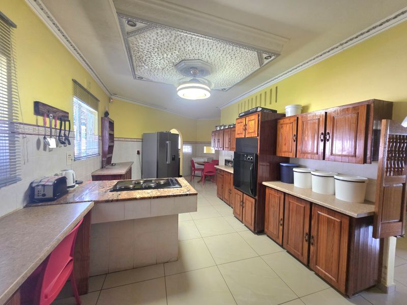 4 bedroom House - Photo 2