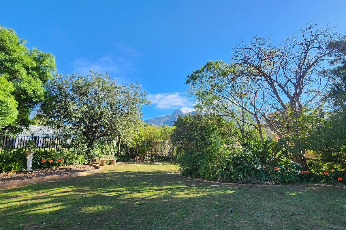 Space, Privacy & Position – 3-Bedroom Home on 2,780m2 Stand in Swellendam - Photo 3