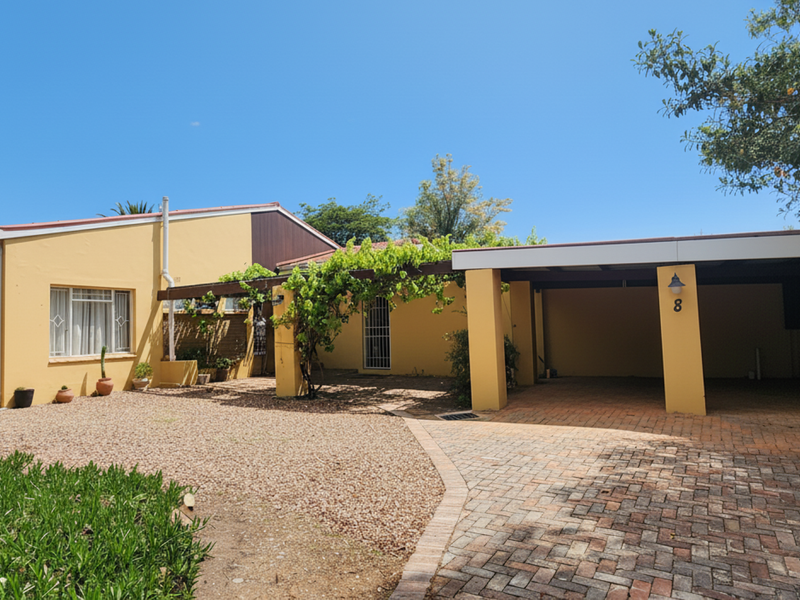 Space, Privacy & Position – 3-Bedroom Home on 2,780m2 Stand in Swellendam - Photo 2