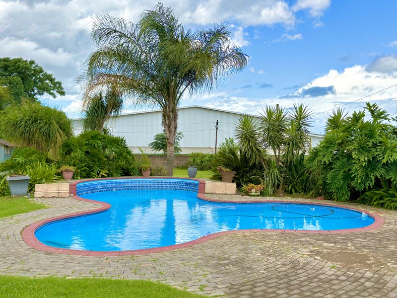 A Warm, Welcoming Home Made for Families - Photo 2