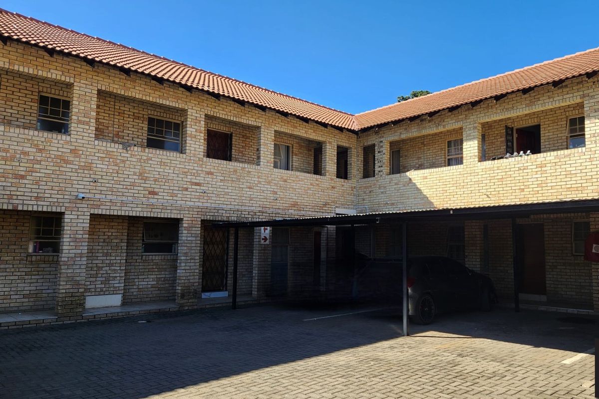 Two bedroom apartment for sale in Lower Bo-Dorp, Rustenburg—perfect for cozy living or investment! - Photo 2