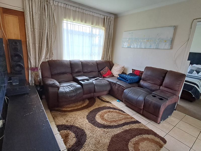 Perfect Starter Home – Move-In Ready & Affordable - Photo 4