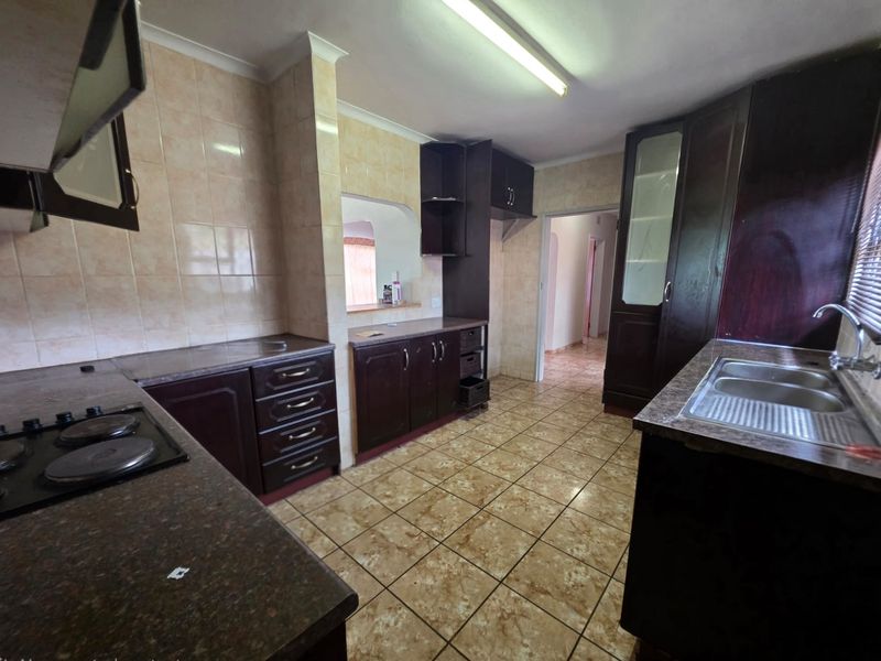 3 bedroom house - Photo 4