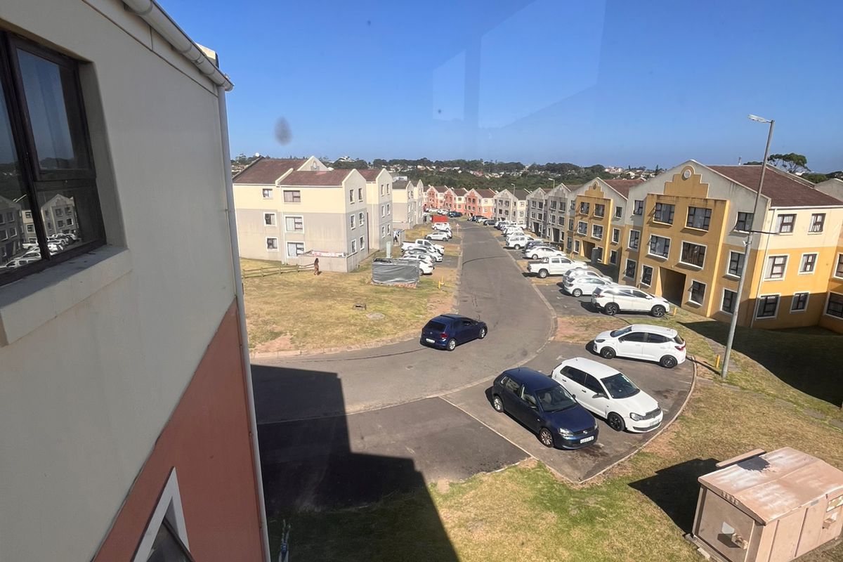 Convenient One-Bedroom Flat – Ideal Home or Investment - Photo 3