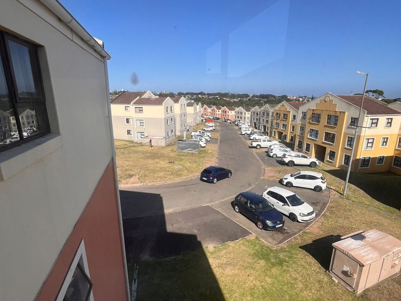 Convenient One-Bedroom Flat – Ideal Home or Investment - Photo 3