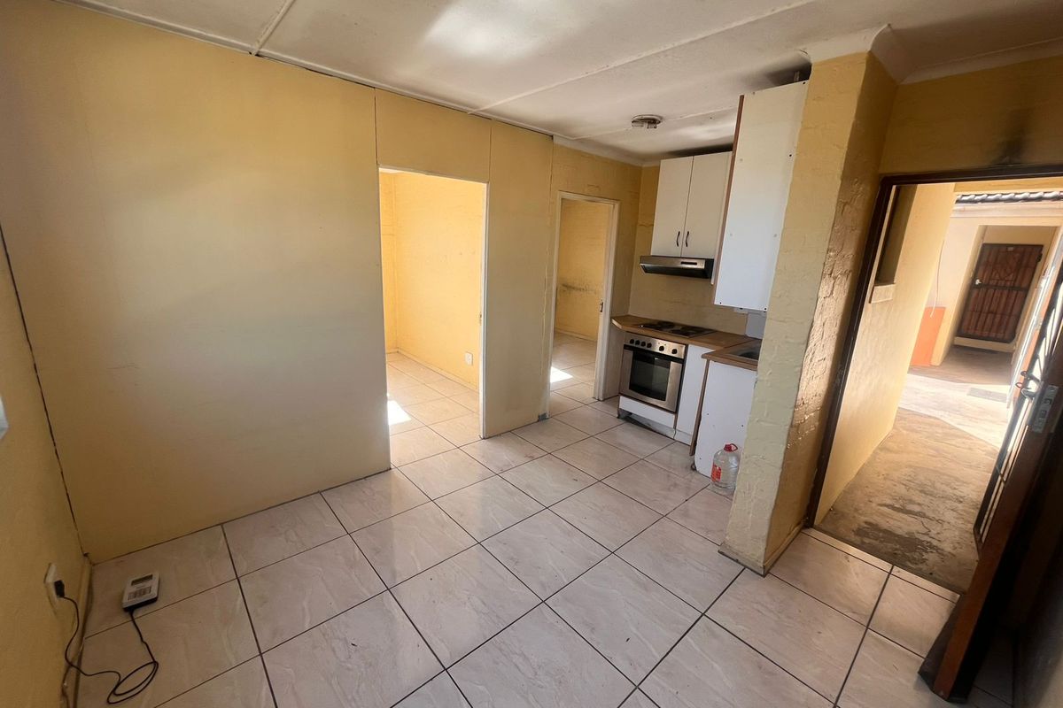 Convenient One-Bedroom Flat – Ideal Home or Investment - Photo 5