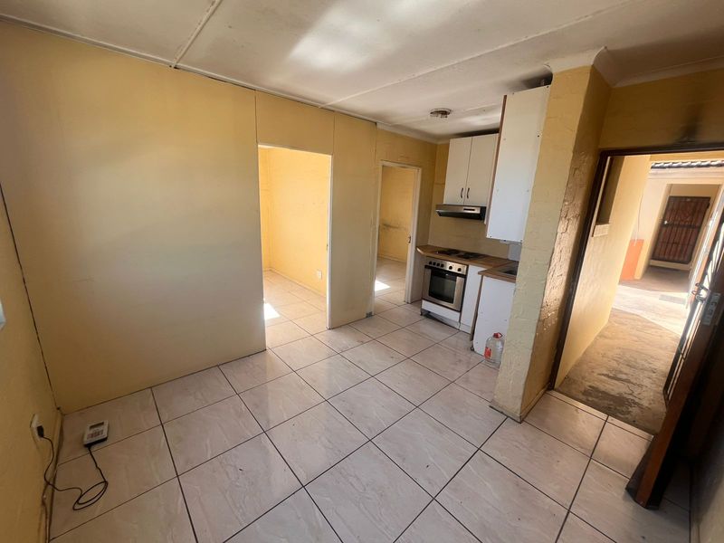 Convenient One-Bedroom Flat – Ideal Home or Investment - Photo 5