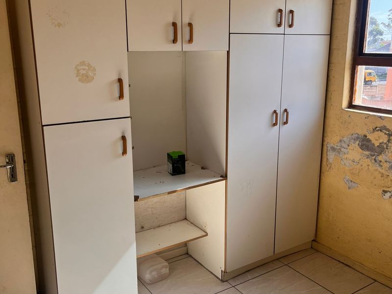 Convenient One-Bedroom Flat – Ideal Home or Investment - Photo 8