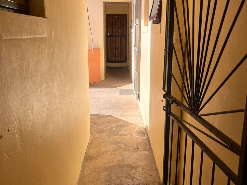 Convenient One-Bedroom Flat – Ideal Home or Investment - Photo 7