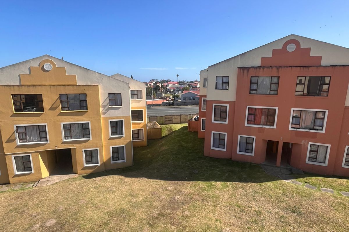 Convenient One-Bedroom Flat – Ideal Home or Investment - Photo 4