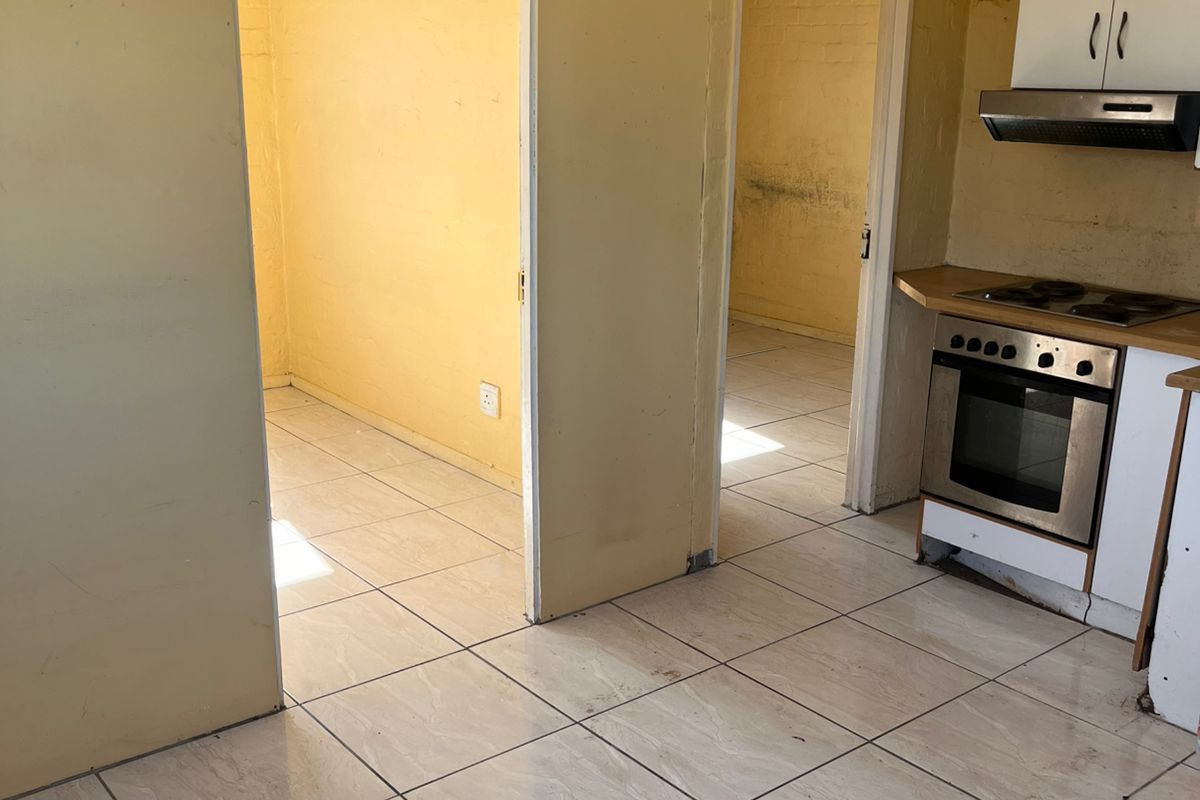 Convenient One-Bedroom Flat – Ideal Home or Investment - Photo 2