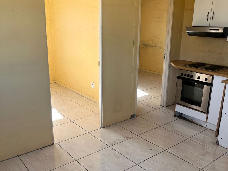 Convenient One-Bedroom Flat – Ideal Home or Investment - Photo 2