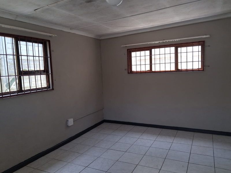 Spacious 1-Bed Garden Flat for a Single Professional , no parking on site - Photo 8