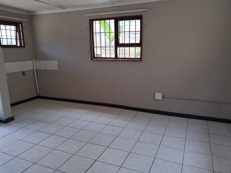 Spacious 1-Bed Garden Flat for a Single Professional , no parking on site - Photo 3