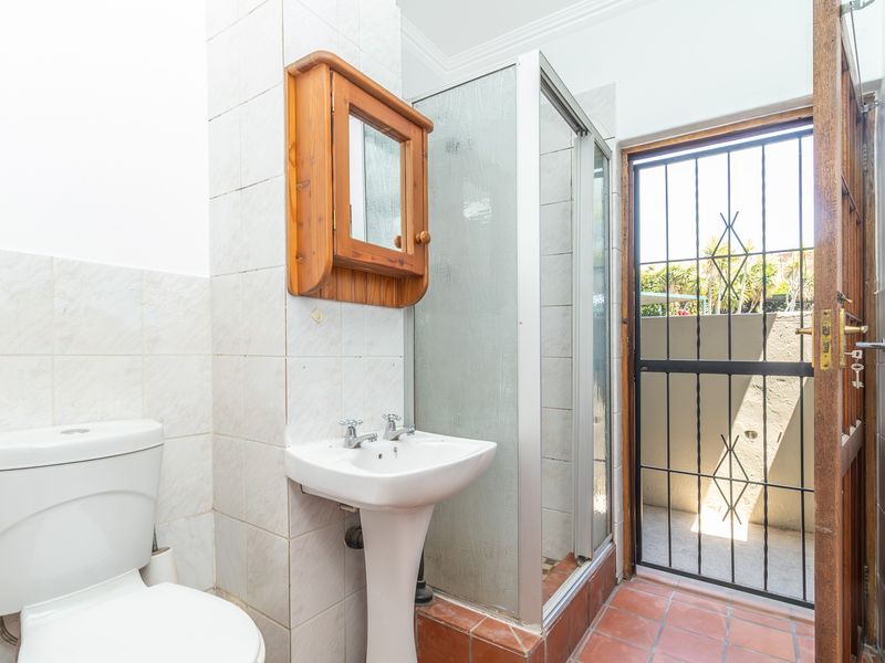 Charming 3-Bed, 2-Bath Ground Floor Apartment in Paulshof - Photo 9