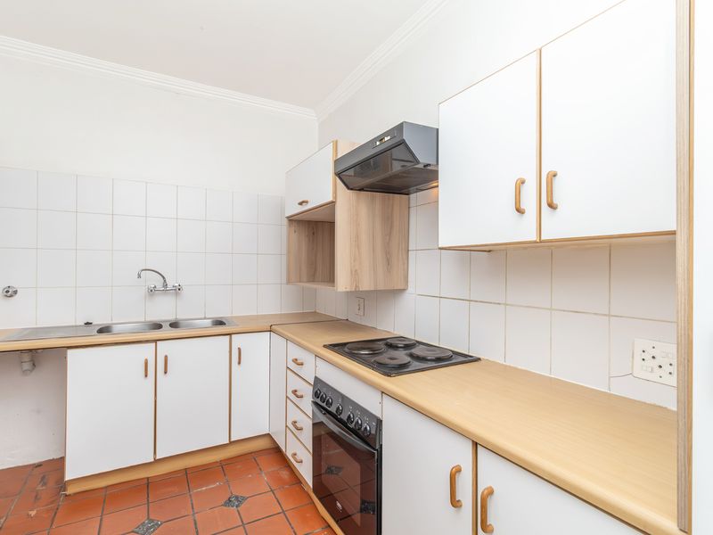 Charming 3-Bed, 2-Bath Ground Floor Apartment in Paulshof - Photo 7