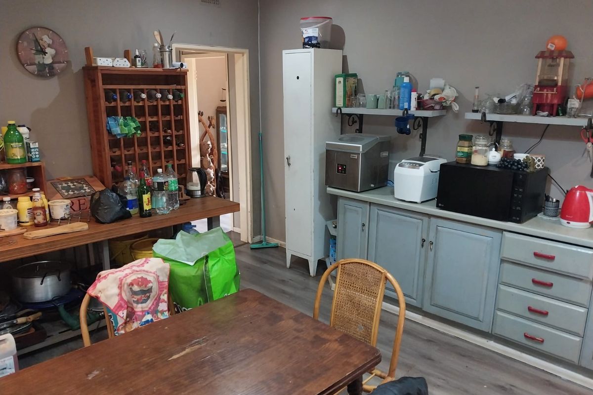 Neat 3-bedroom house situated in the peaceful small town of Derby! - Photo 5