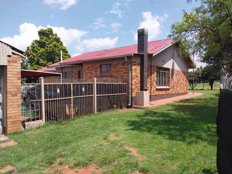 Neat 3-bedroom house situated in the peaceful small town of Derby! - Photo 2