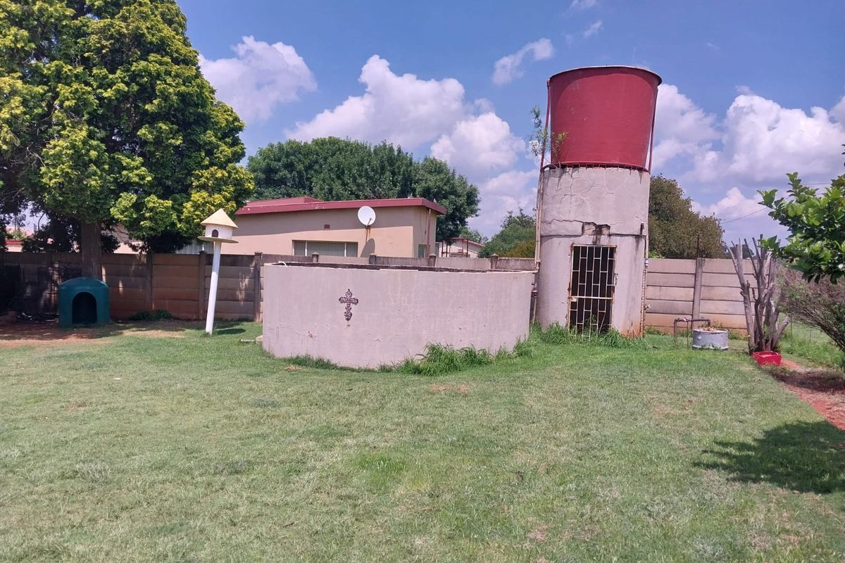 Neat 3-bedroom house situated in the peaceful small town of Derby! - Photo 4