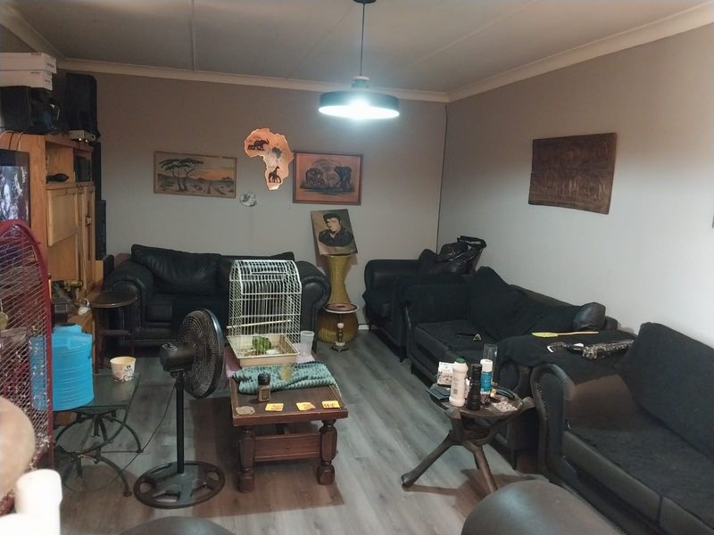 Neat 3-bedroom house situated in the peaceful small town of Derby! - Photo 8